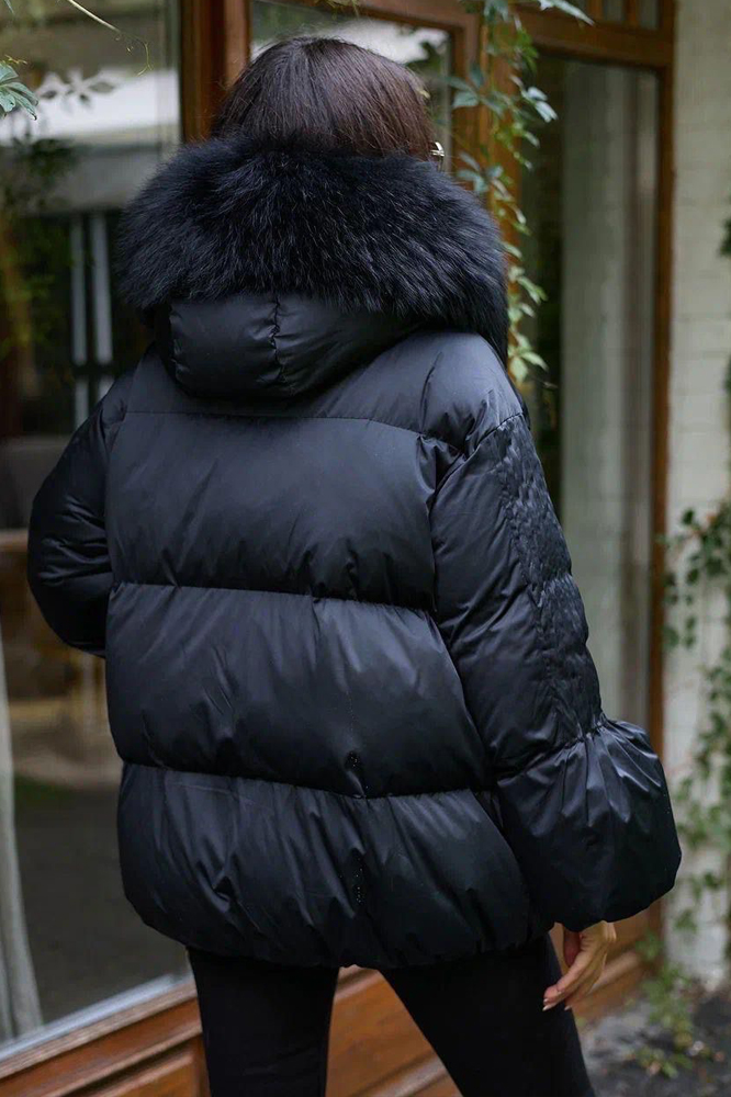 Модный пуховик зима 2025 vo-tarun с мехом енота