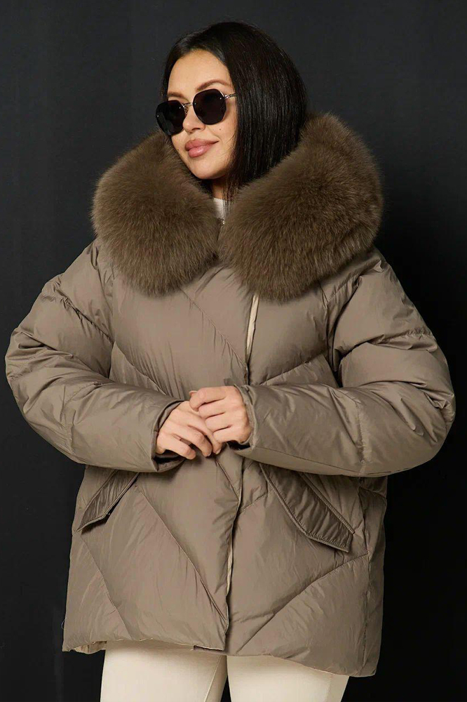 Зимний пуховик песочного цвета