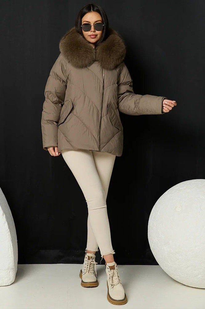 Зимний пуховик песочного цвета