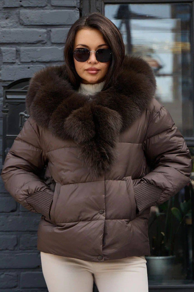 Зимняя пуховая куртка Vivilona с песцом