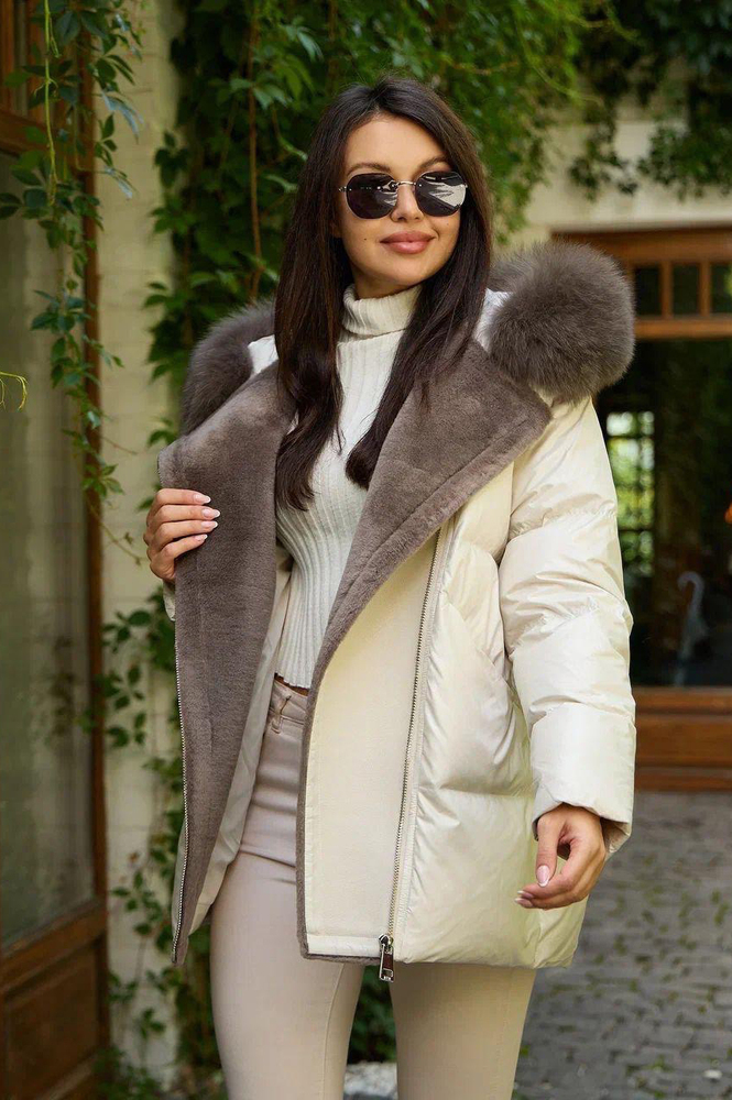 Белый пуховик BTN с мехом