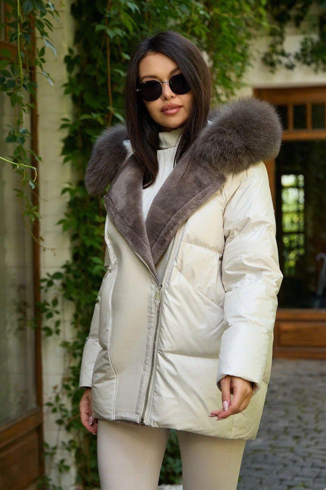 Белый пуховик BTN с мехом