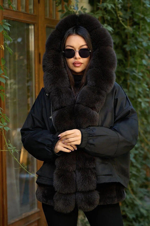 Стильная парка Vivilona с мехом вдоль молнии