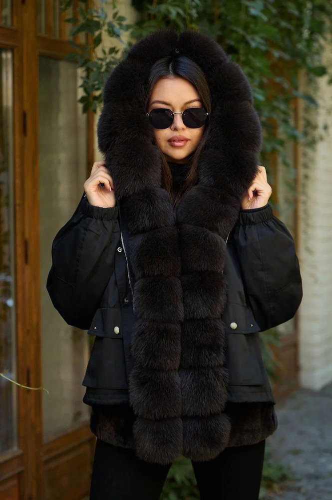 Стильная парка Vivilona с мехом вдоль молнии