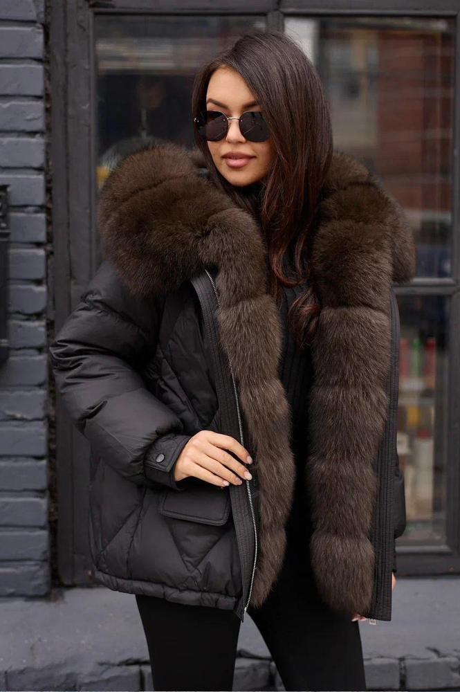 Черный пуховик BTN с мехом вдоль молнии