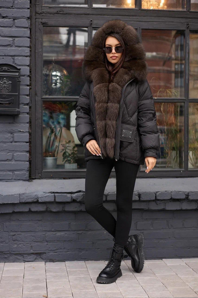 Черный пуховик BTN с мехом вдоль молнии