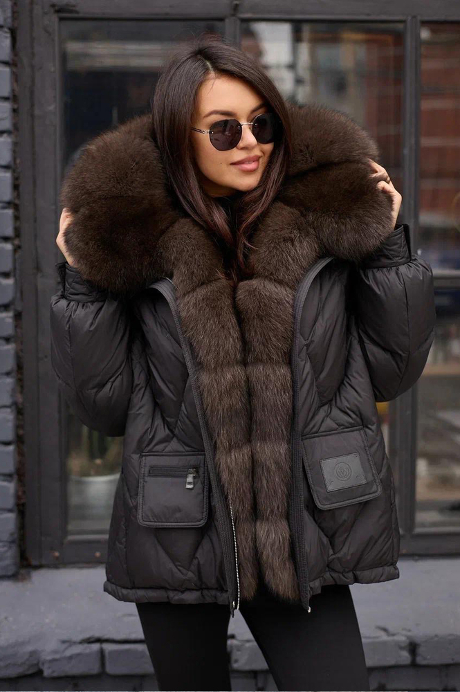 Черный пуховик BTN с мехом вдоль молнии