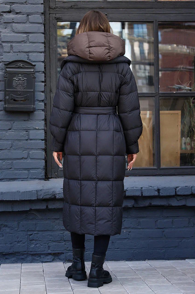 Пуховик оверсайз с приталенным фасоном