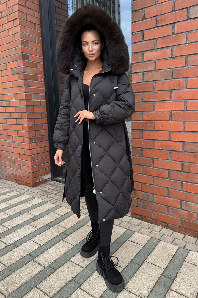 Пуховик удлиненный под пояс 2025 