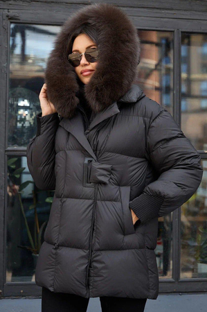 Стильный пуховик с капюшоном