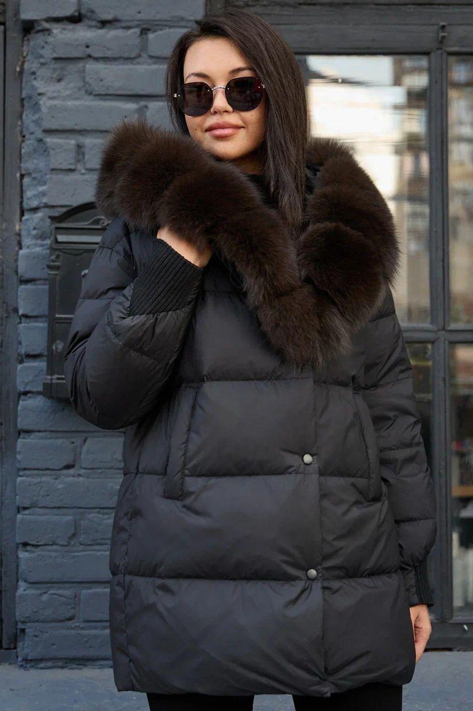 Пуховик классический полуприталенный